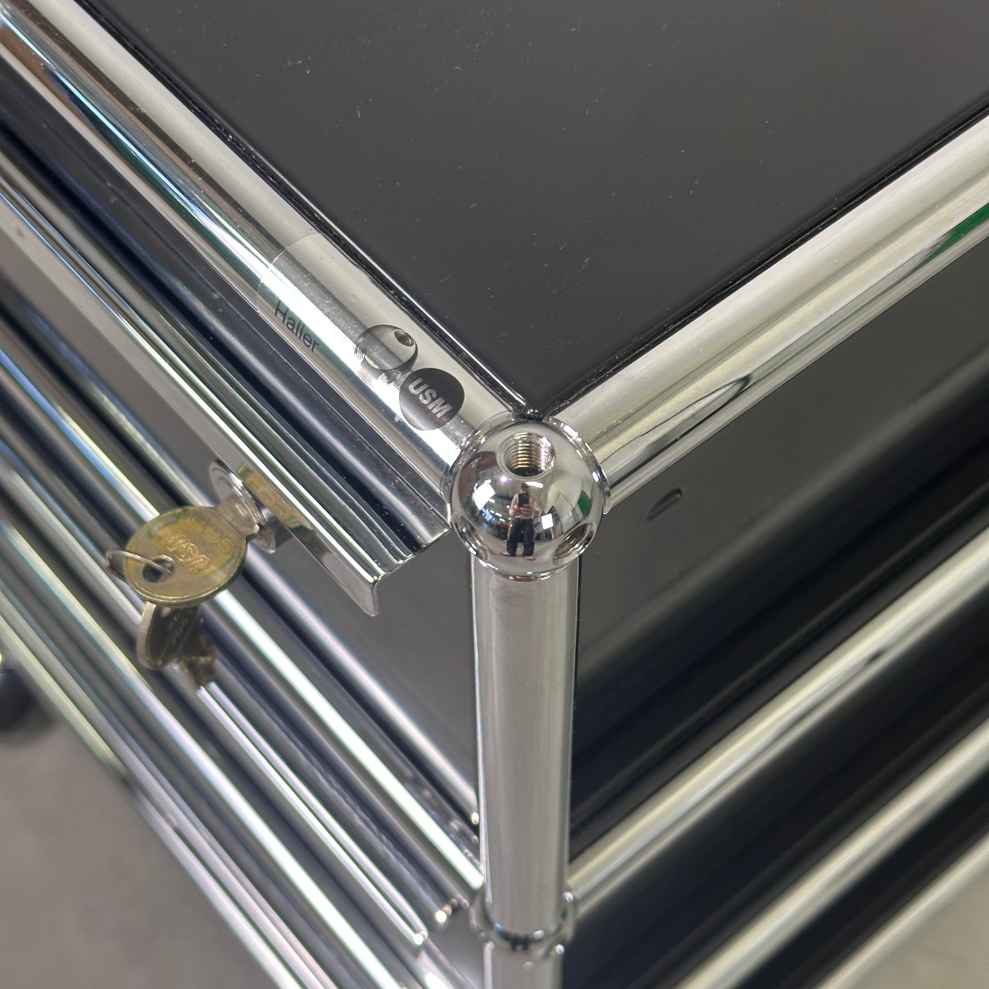 USM Haller Rollcontainer Schwarz 3 Auszüge