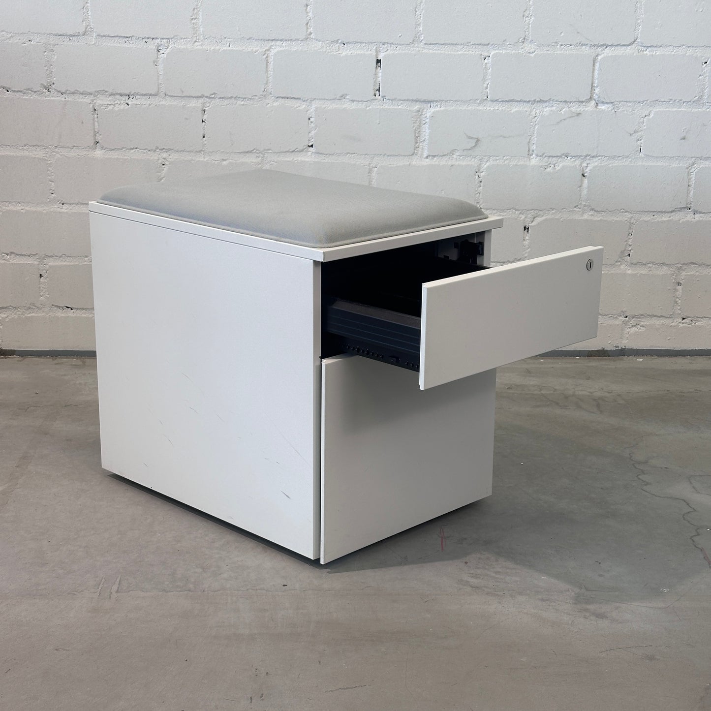 PAKET: 8 x Steelcase Rollcontainer mit Sitzpolster [AKTION -75%]