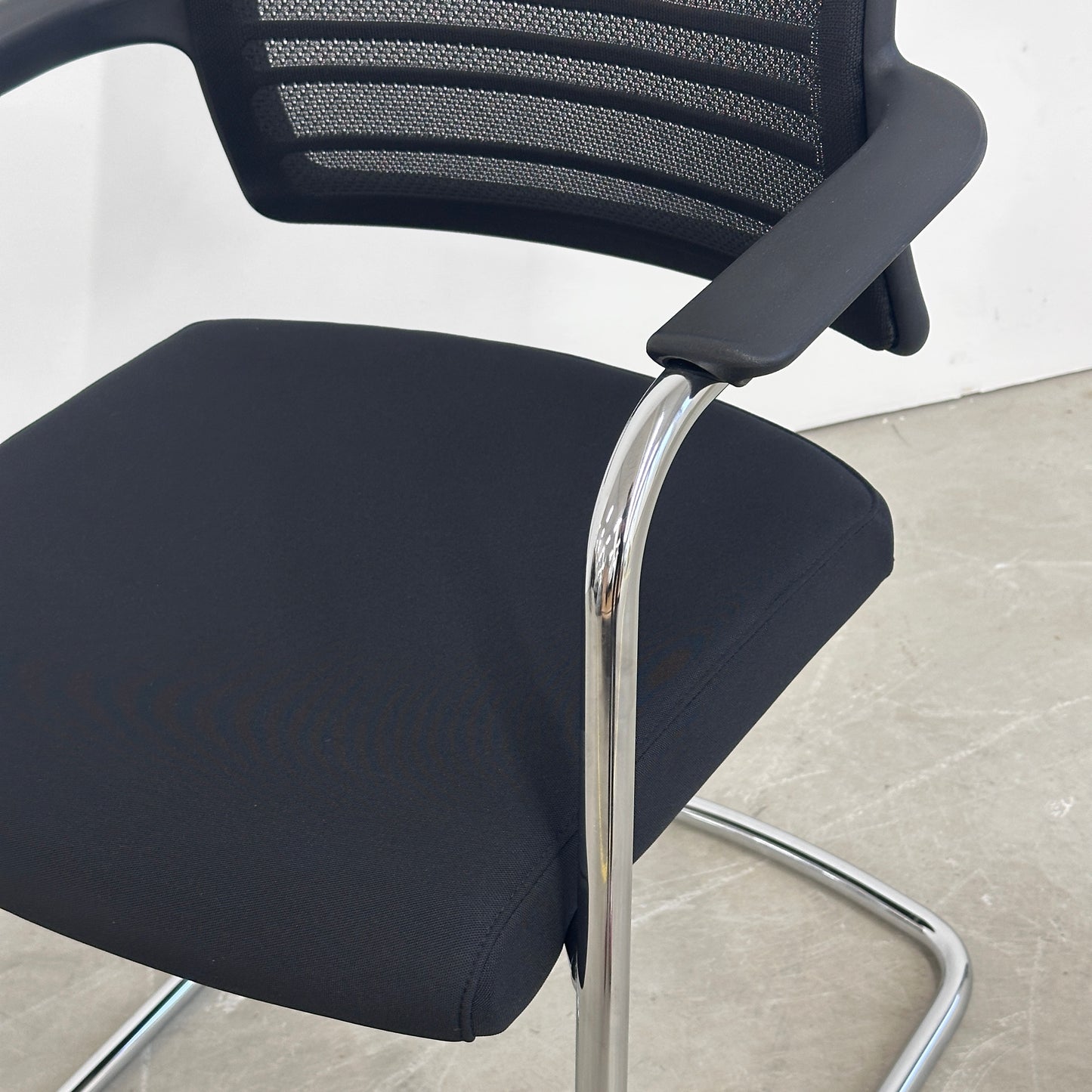 Interstuhl Hero 570H Freischwinger