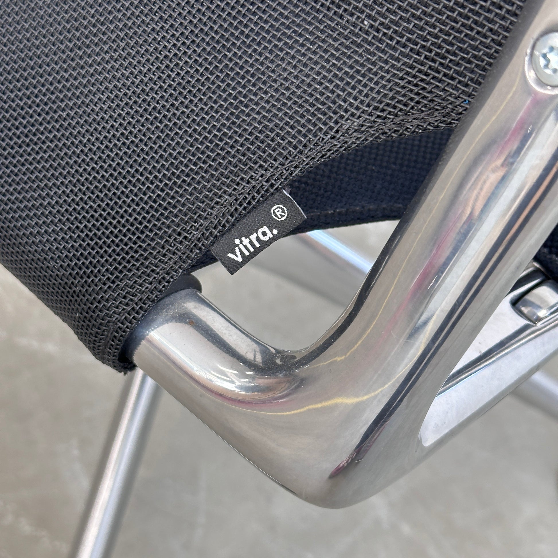 Meda Chair Armlehnen Leder ( Netzrückentausch wird gerade geprüft )