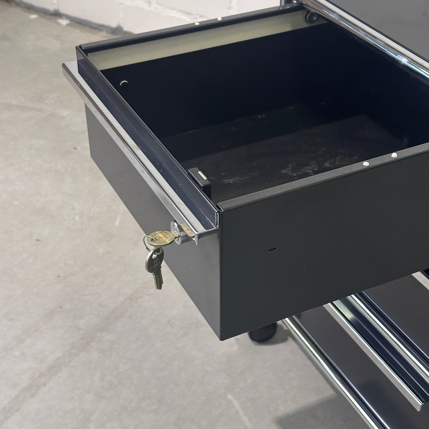 USM Haller Rollcontainer Schwarz 3 Auszüge