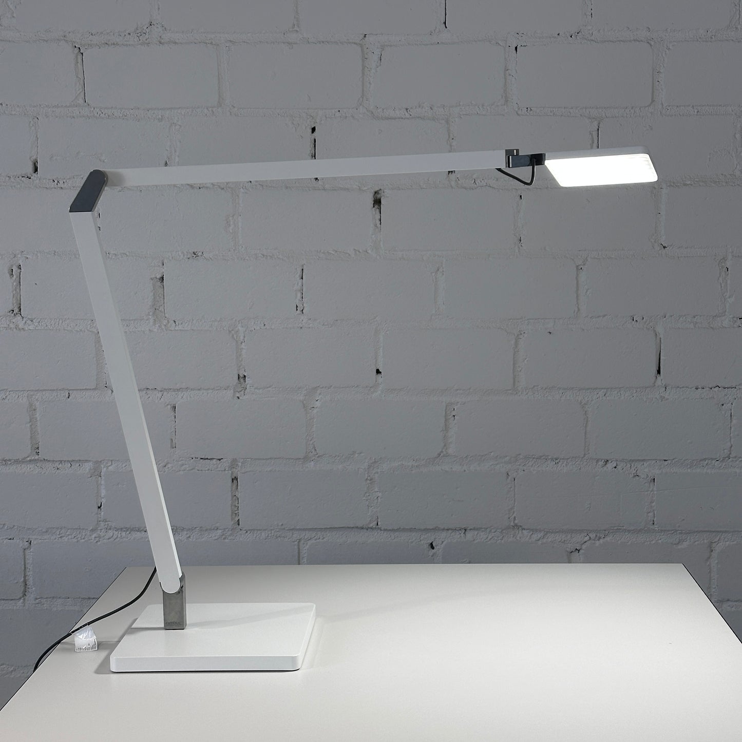 Artikelanlage Arbeitsplatztischleuchte Roxxane Home mit Fußplatte und Konverter Farbe: matt weiß H.537 x T 620mm Fußplatte 205x205mm Leuchtenkopf: L 110xB110mm Lichtfarbe: 4000K_[kein Wert]