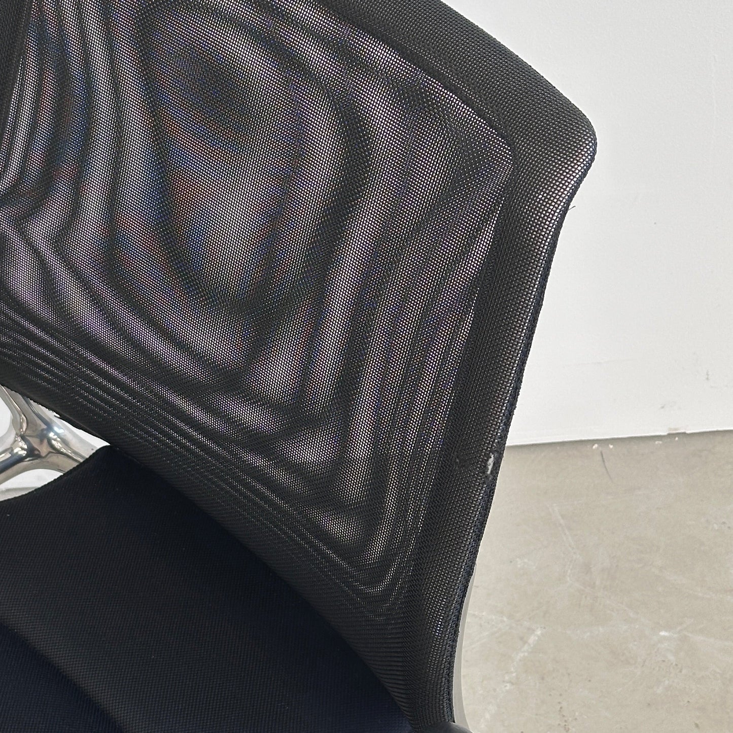 Meda Chair Armlehnen Leder ( Netzrückentausch wird gerade geprüft )