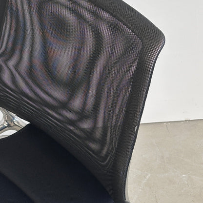 Meda Chair Armlehnen Leder ( Netzrückentausch wird gerade geprüft )