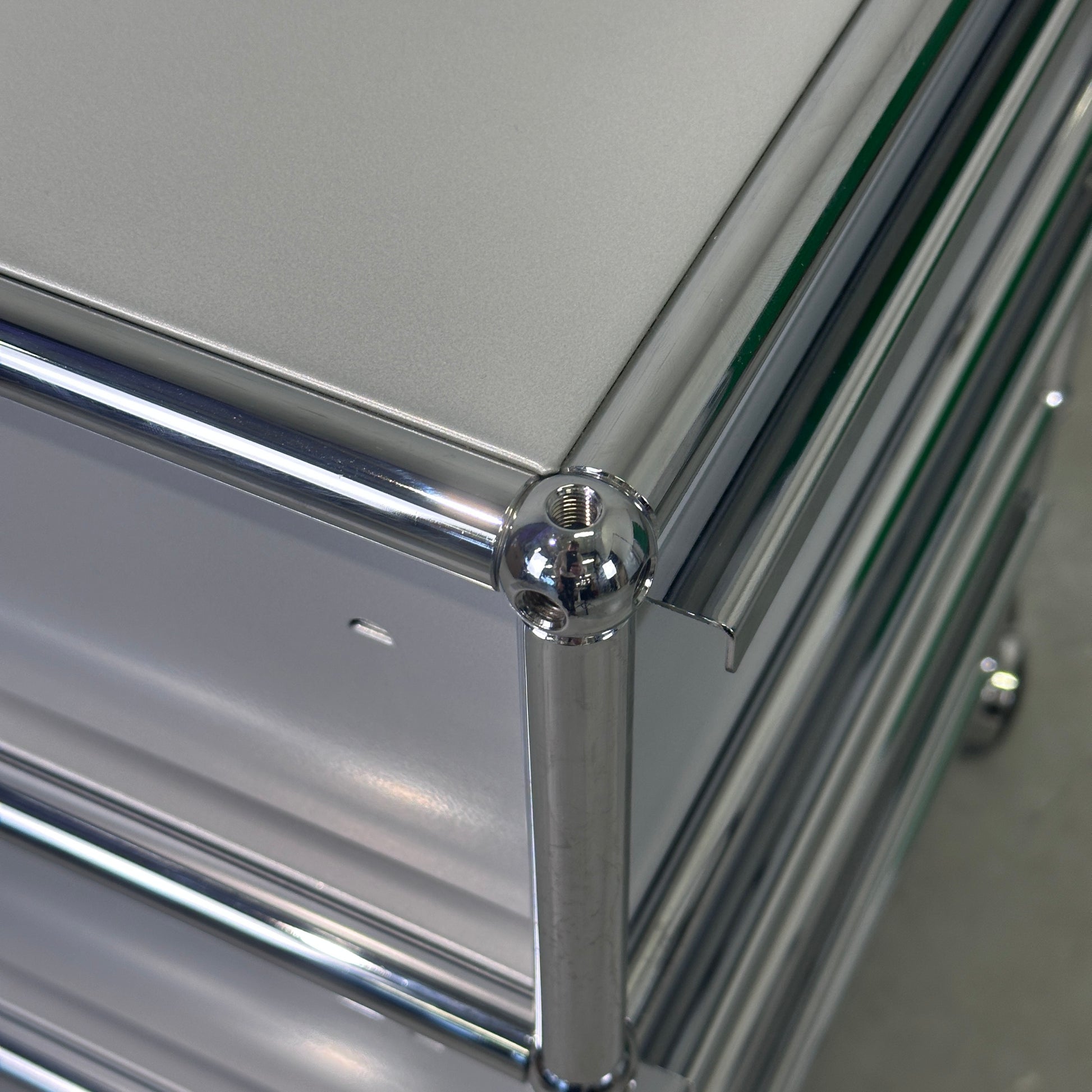 USM Haller Rollcontainer Mattsilber 3 Auszüge