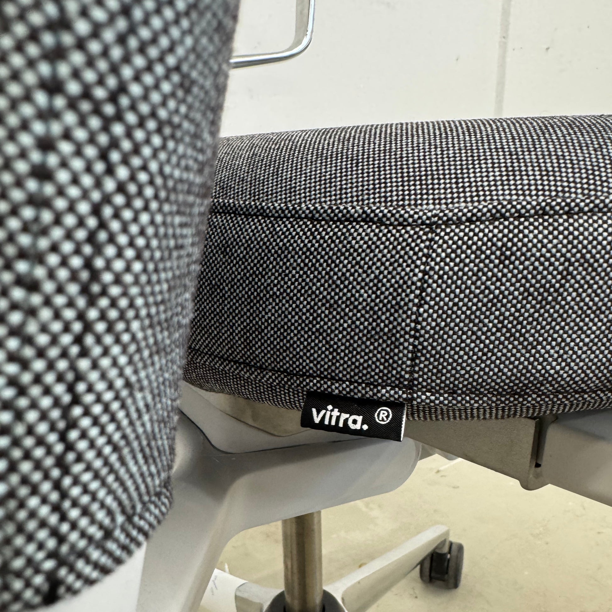 Vitra ID Trim dunkelgrau