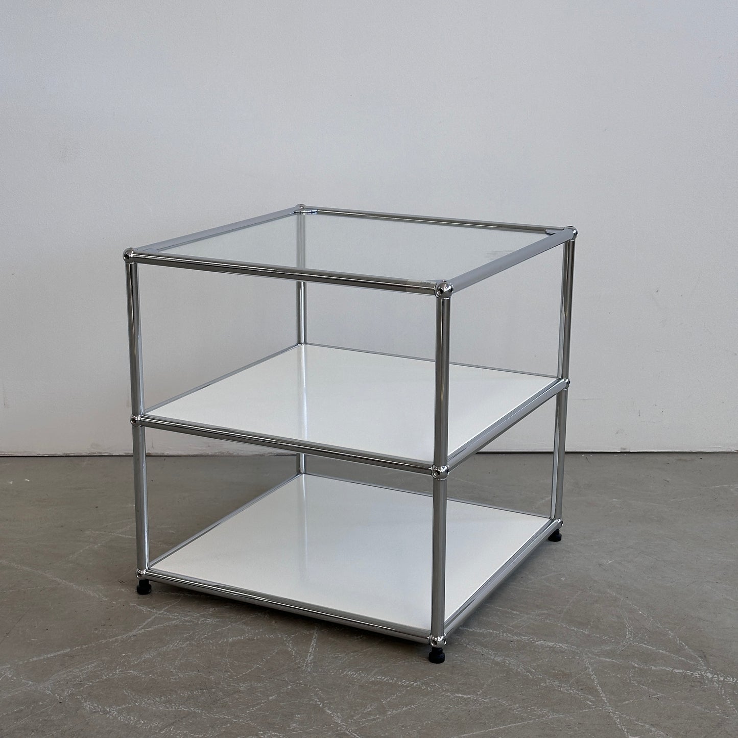 USM Haller Beistelltisch Weiß mit Glaseinsatz