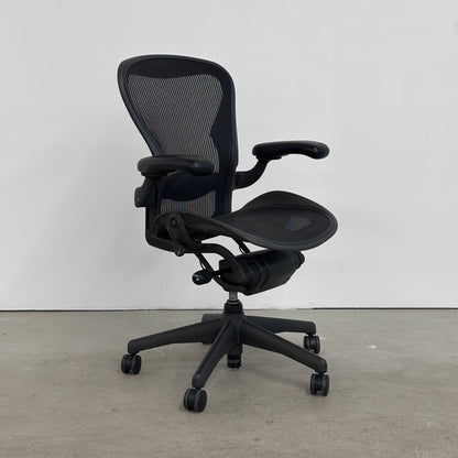 Herman Miller Aeron schwarz
