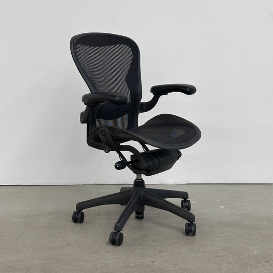 Herman Miller Aeron schwarz