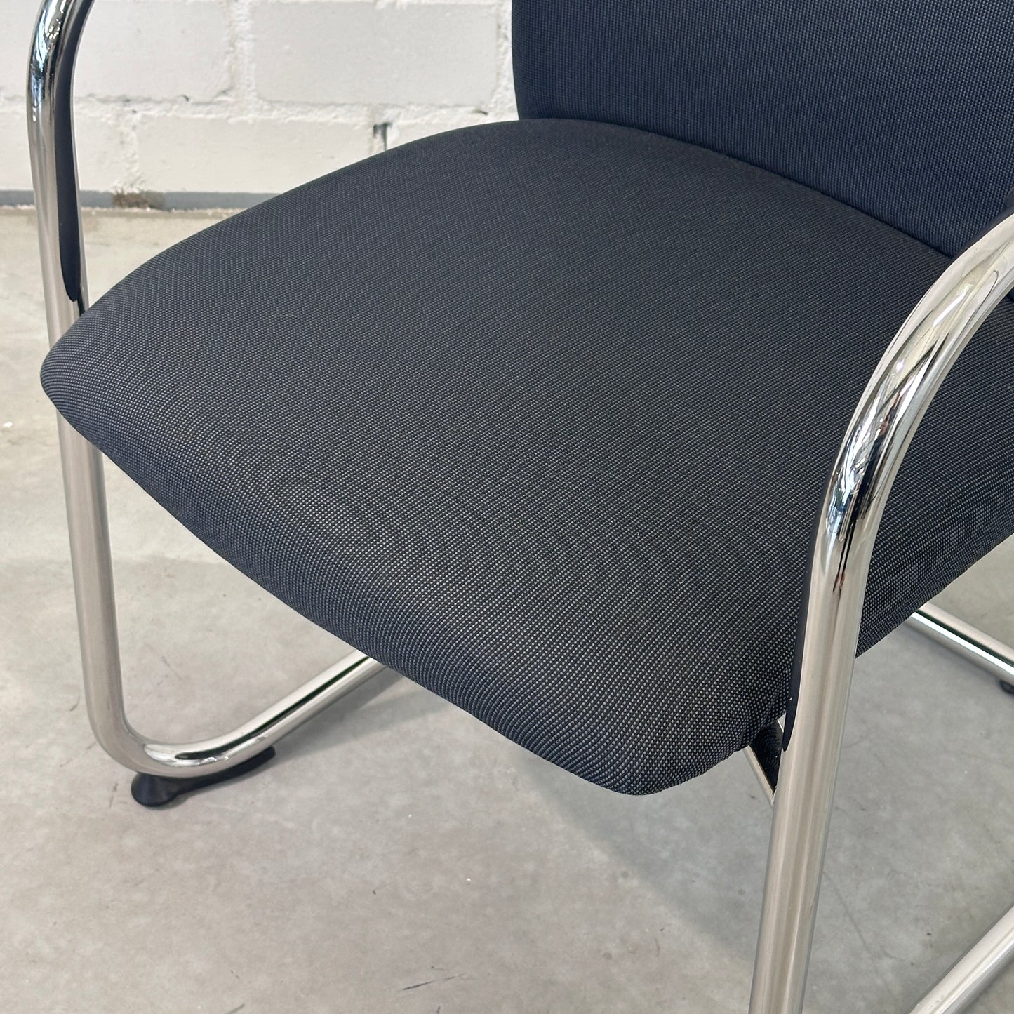 Dauphin Teo 2 / 38 Freischwinger anthrazitgrau