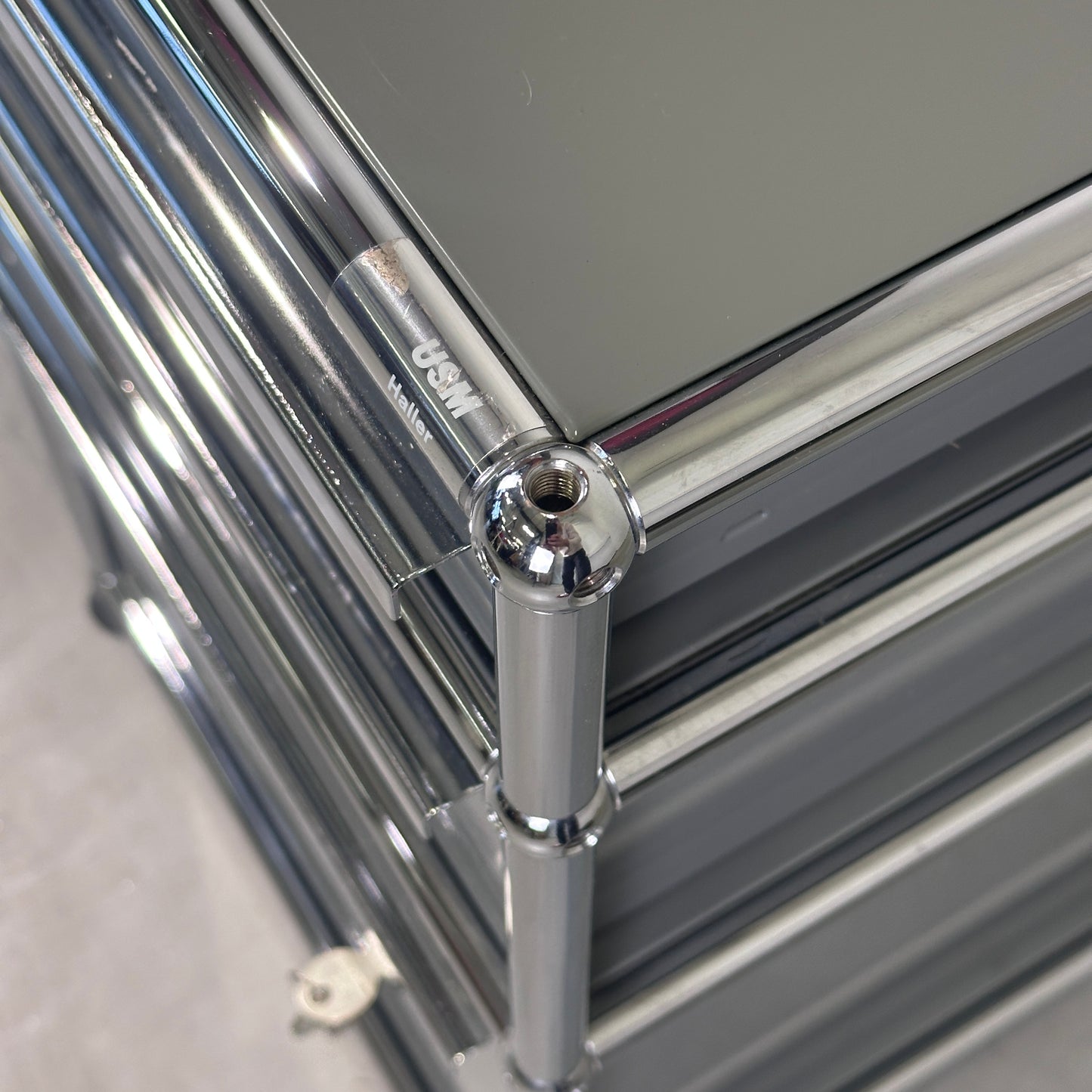 USM Haller Standcontainer Mittelgrau 3 Auszüge