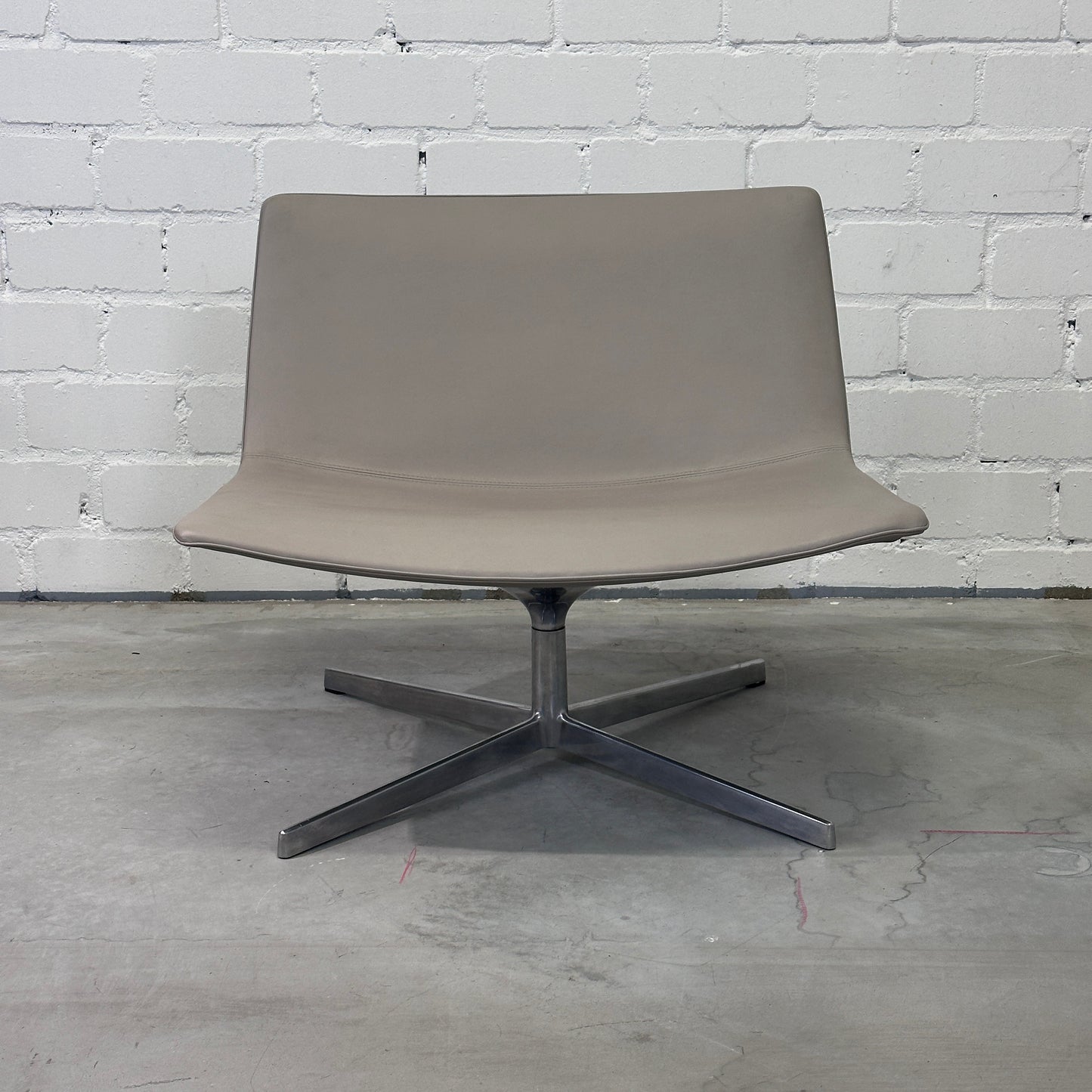 Artikelanlage Catifa 80 Lounge Leder Farbe greige , Allianz München ([kein Wert])