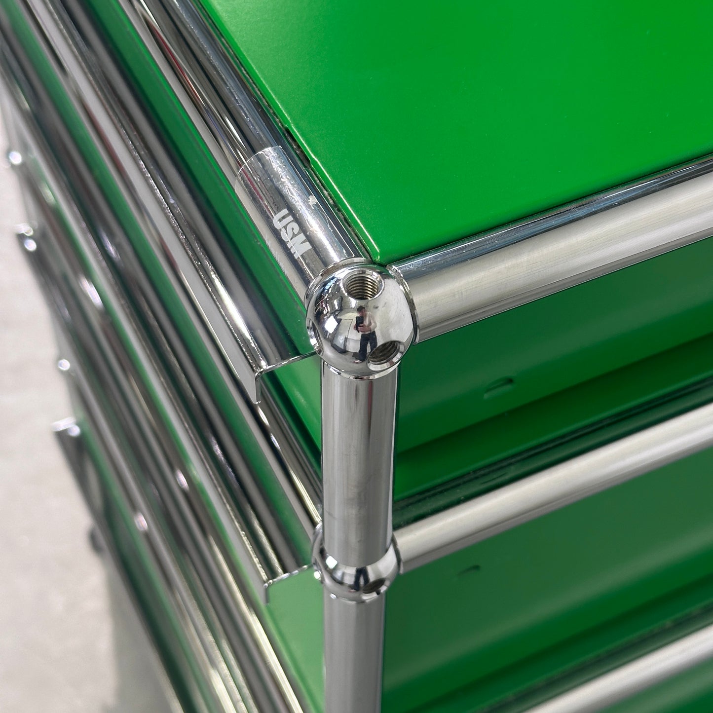 USM Haller Standcontainer Grün 4 Auszüge