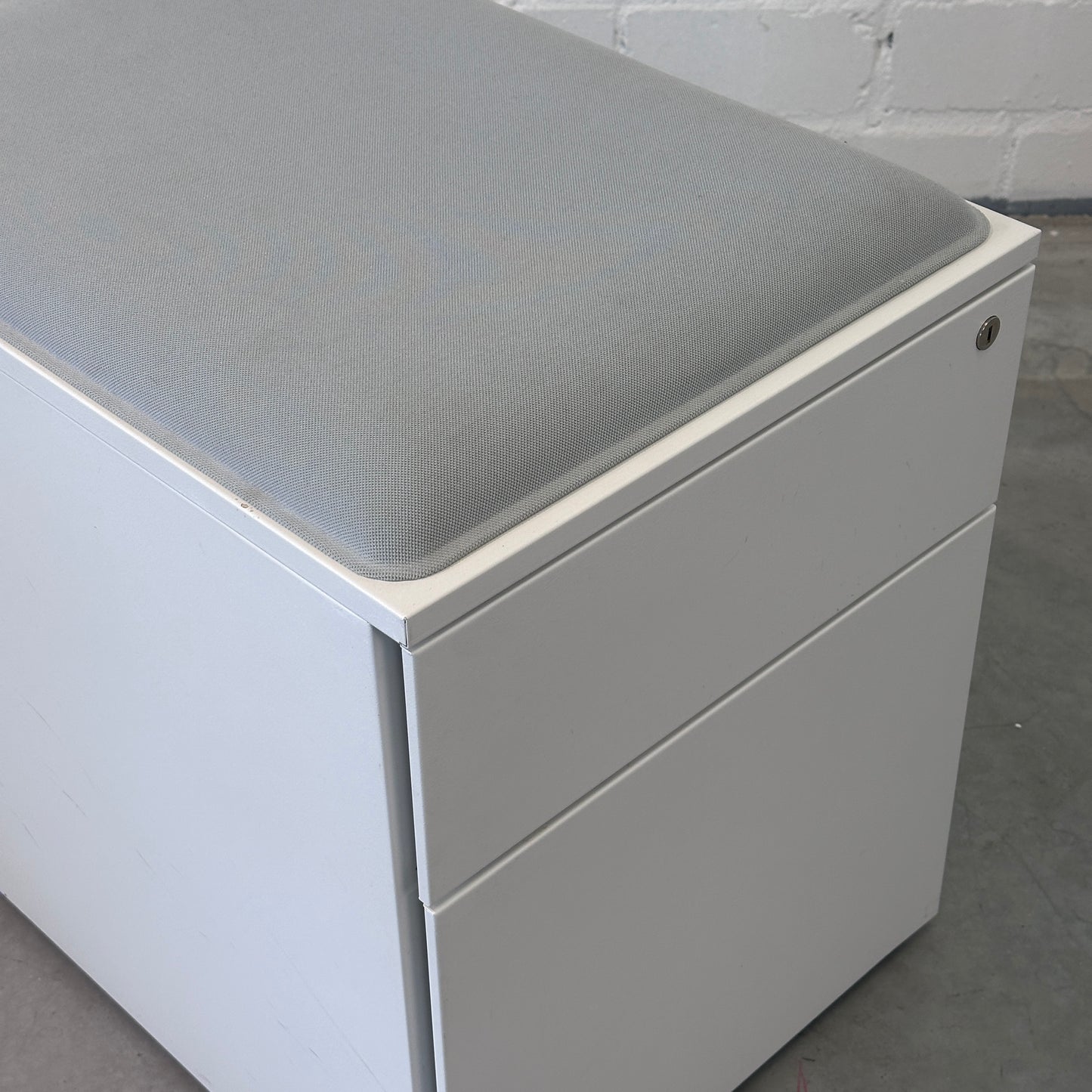 PAKET: 8 x Steelcase Rollcontainer mit Sitzpolster [AKTION -75%]