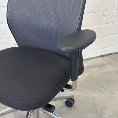 Vitra ID Mesh grau/schwarz