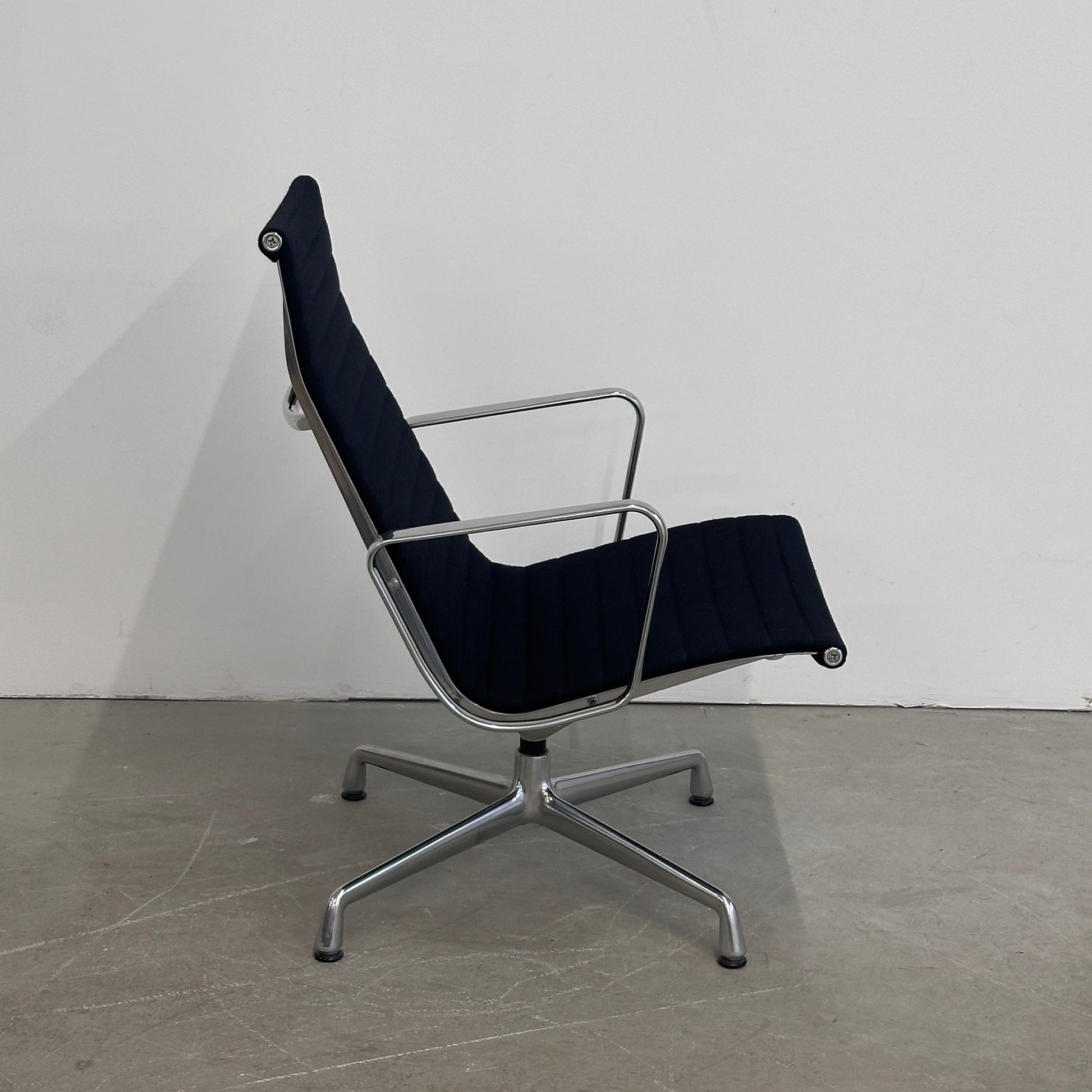 Vitra EA 115 Hopsak schwarz